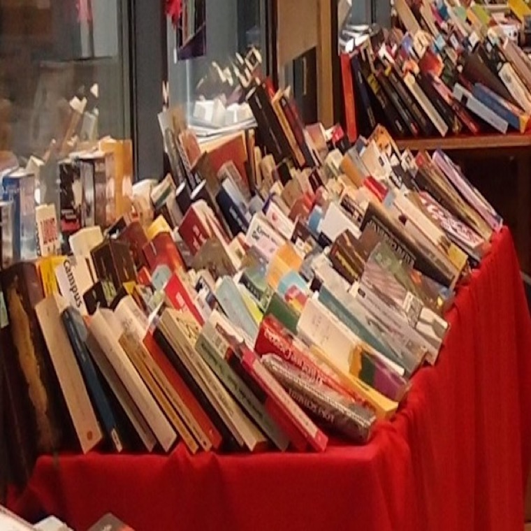Book bazaar – German and foreign-language literature, sorted by genre.