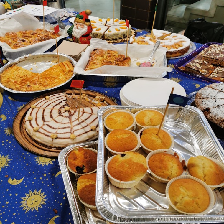 Coffee & cake – Homemade cakes, tarts, cookies and waffles.