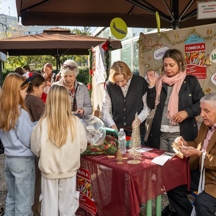 Tombola – Viele attraktive Gewinne und tolle Preise – mit jedem Los unterstützen Sie den guten Zweck.