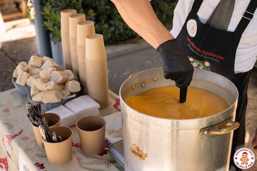 Στιγμή από το Χριστουγεννιάτικο Μπαζάρ Αθήνας 2025 (125) – Αλμυρές απολαύσεις