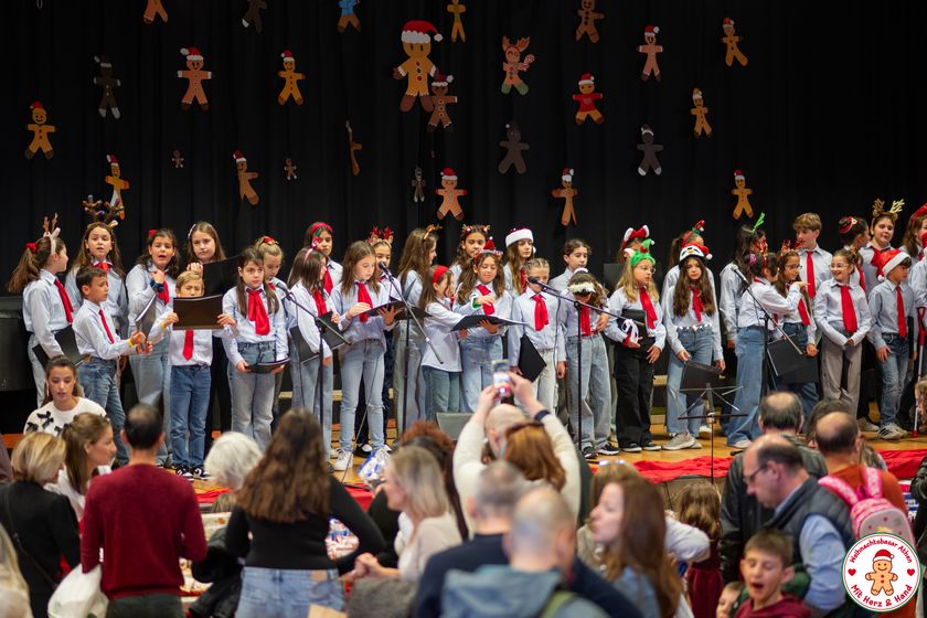 Στιγμή από το Χριστουγεννιάτικο Μπαζάρ Αθήνας 2025 (277) – Ζωντανή μουσική & ψυχαγωγία