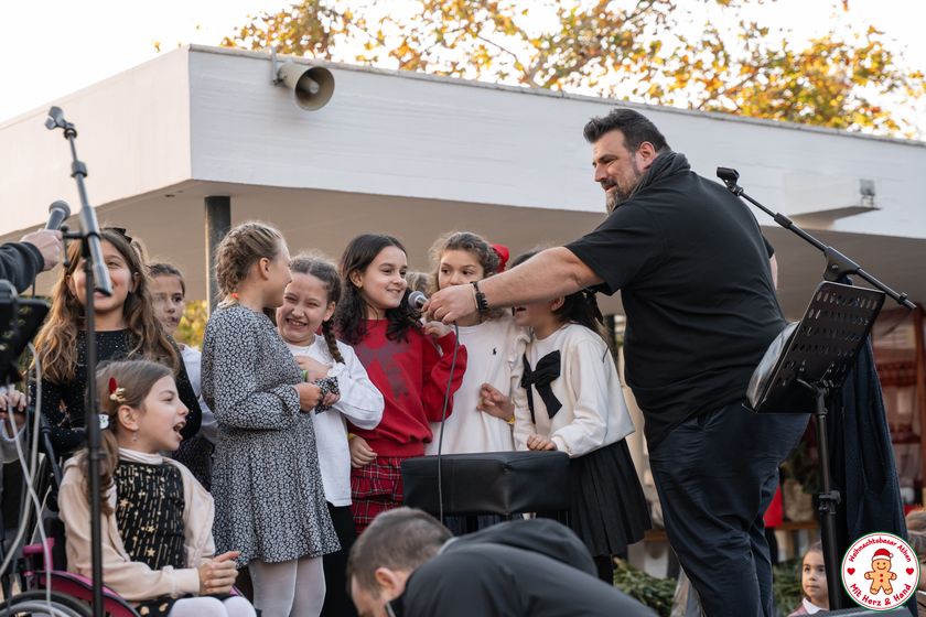 Στιγμή από το Χριστουγεννιάτικο Μπαζάρ Αθήνας 2025 (306) – Ζωντανή μουσική & ψυχαγωγία