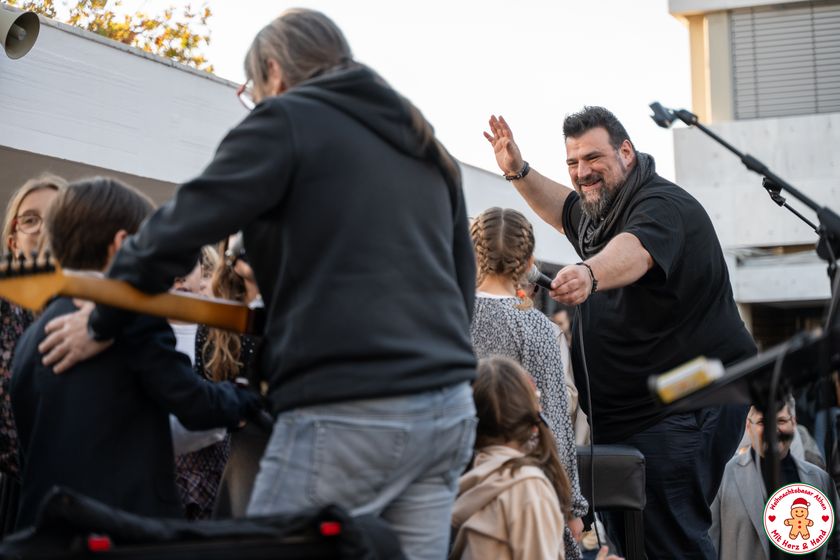 Στιγμή από το Χριστουγεννιάτικο Μπαζάρ Αθήνας 2025 (321) – Ζωντανή μουσική & ψυχαγωγία
